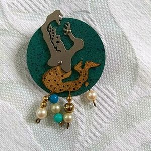Mermaid pin